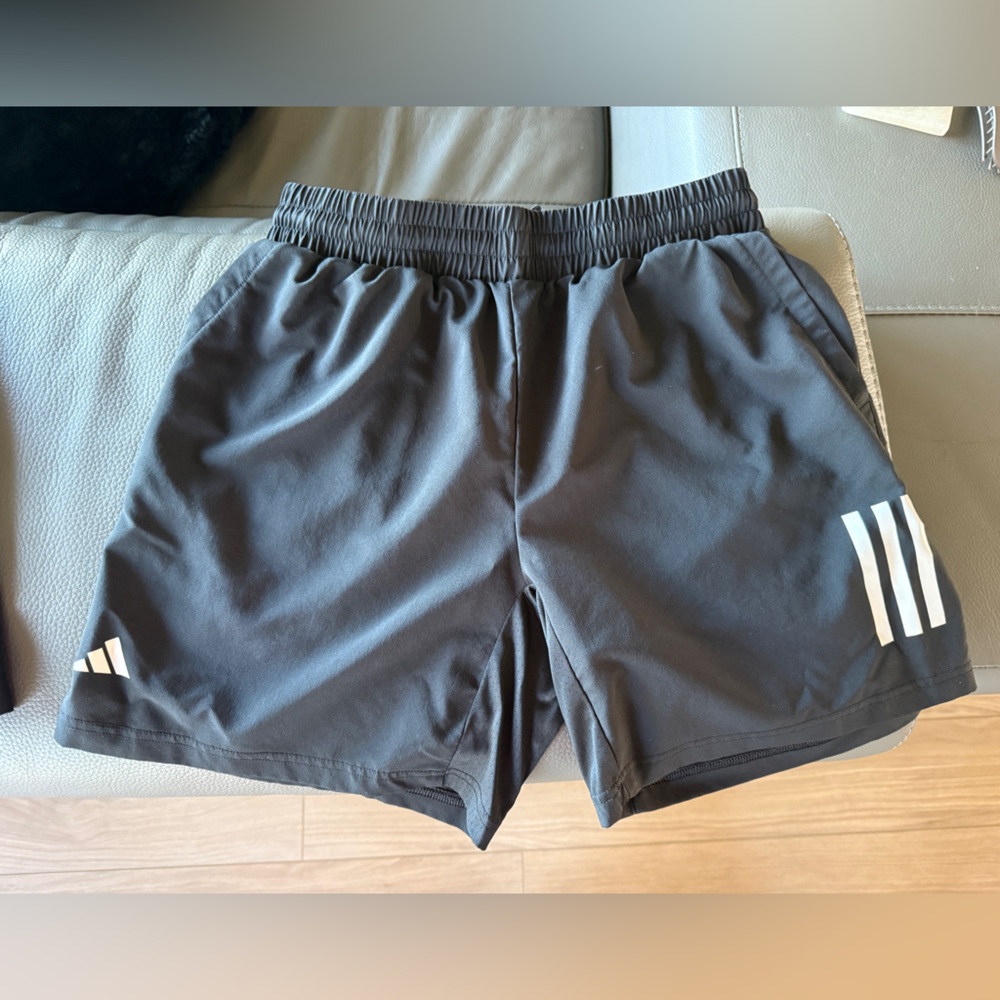 adidas Boys' Club Tennis 3-Stripes Shorts, Black XL
CLIMACOOL,lightly used